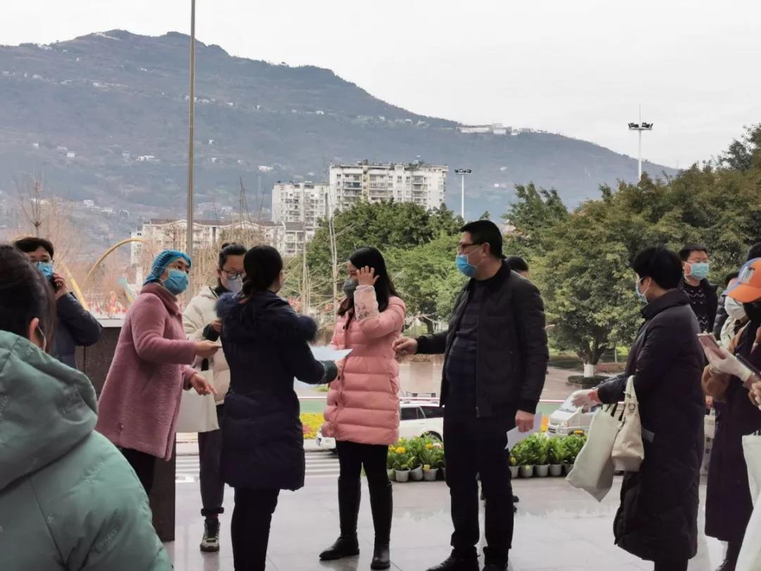 疫情防控"她"力量 重庆市开州区巾帼志愿者"召即来,来即战(三)